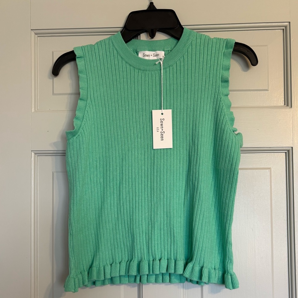 NWT Sewn + Seen Ribbed Ruffle Hem Sleevless Shirt Size Small Green Preppy Knit